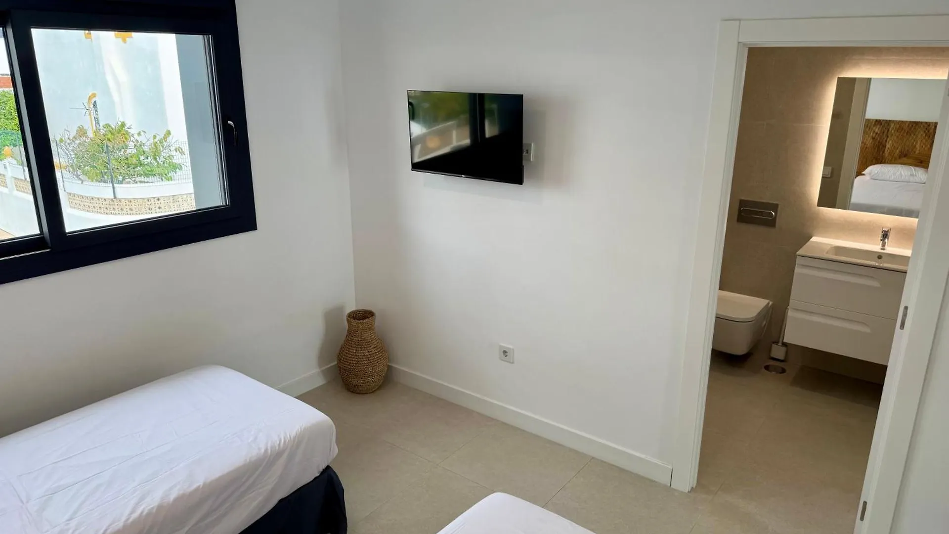 Delsol Villa - Modern Private Pool Villa Short Walk To Beach Torremolinos