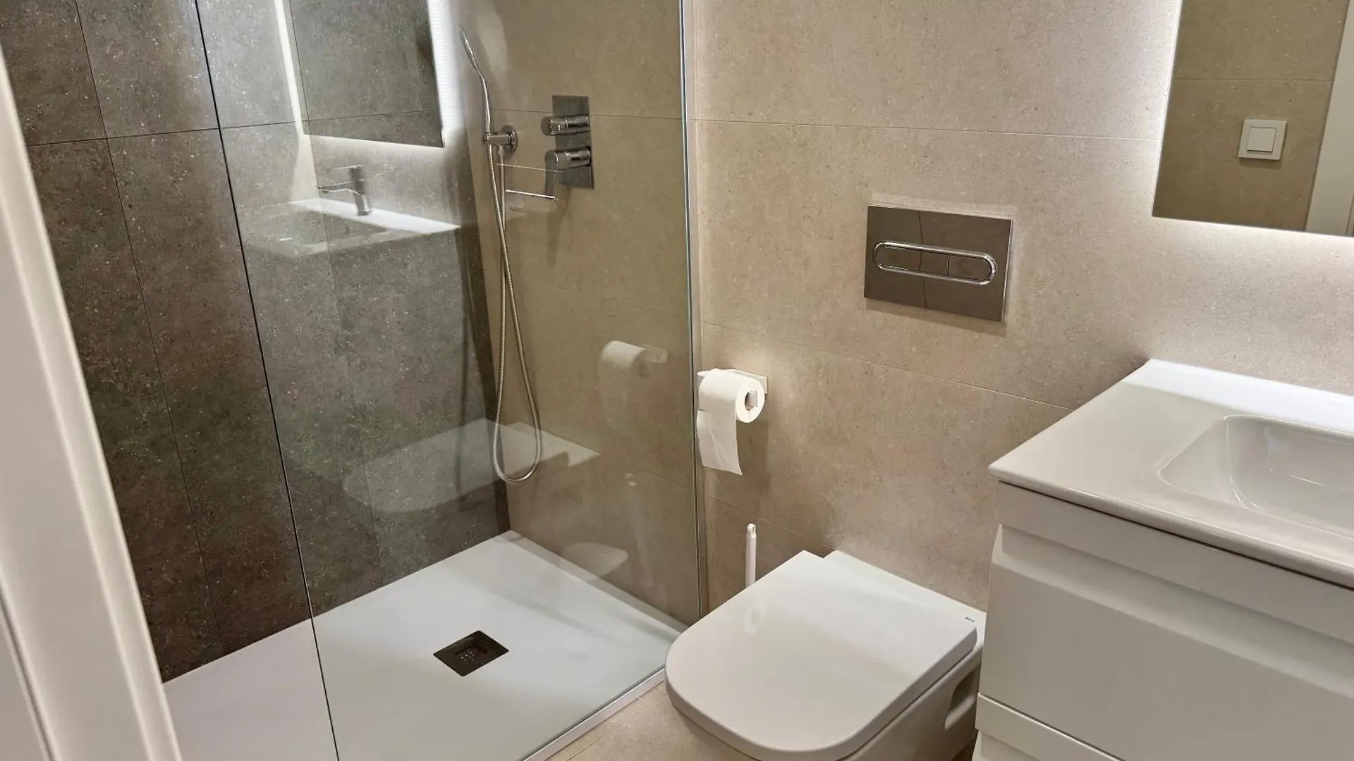 Delsol Villa - Modern Private Pool Villa Short Walk To Beach Torremolinos Španělsko