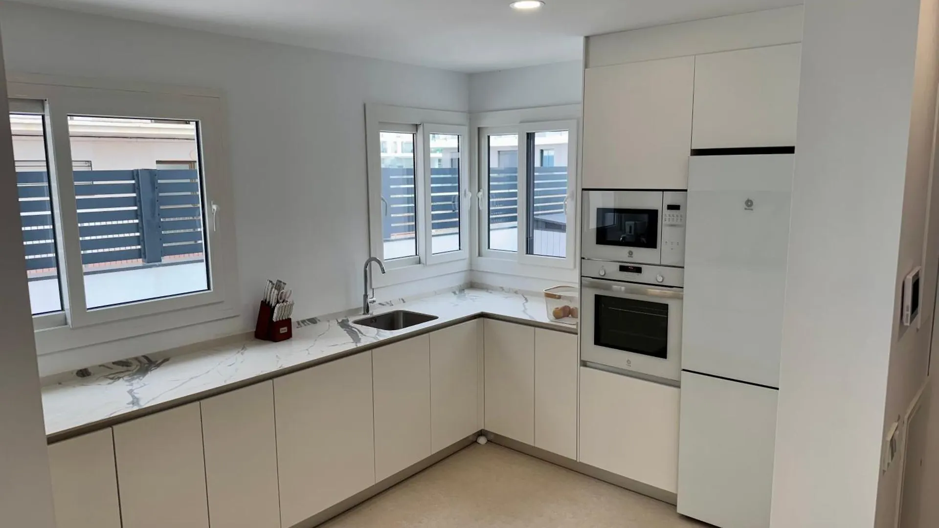 Delsol Villa - Modern Private Pool Villa Short Walk To Beach Torremolinos