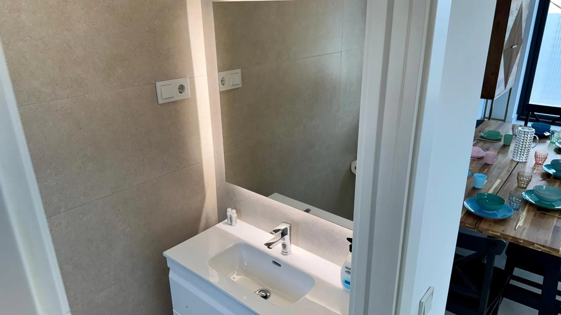 Delsol Villa - Modern Private Pool Villa Short Walk To Beach Torremolinos